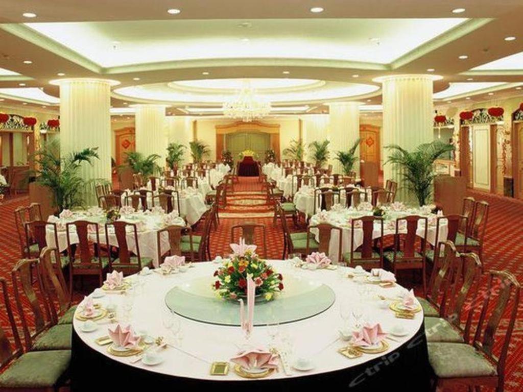 Dongfang Jianguo Hotel ווהאן מראה חיצוני תמונה