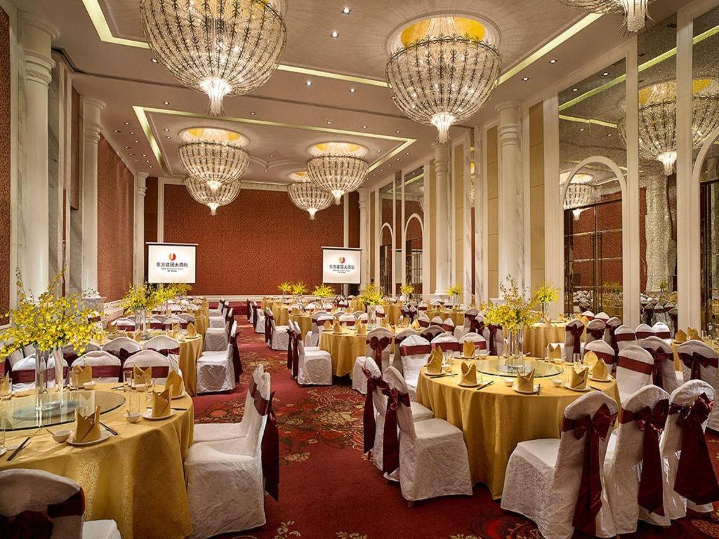 Dongfang Jianguo Hotel ווהאן מראה חיצוני תמונה